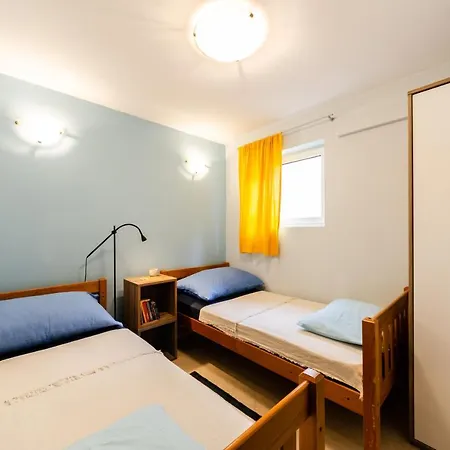 Apartman *